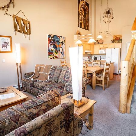 Apartment 406, Indigenous Artefacts Canmore Exterior foto